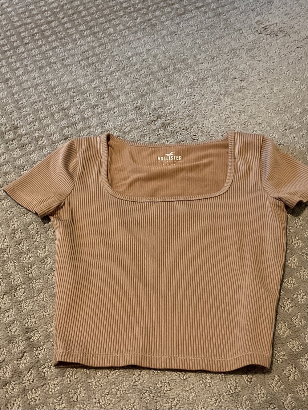 Hollister Ribbed Baby Tee Crop Top in Taupe Brown